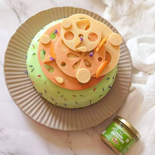 Entremets pistache, abricot, vanille et fève tonka