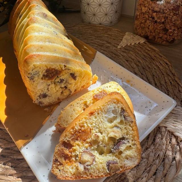 Cake salé chèvre figue noisette